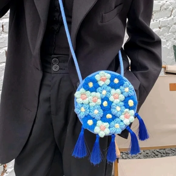 Blue Floral Graphic Crochet Crossbody Bag - Picture 2 of 6